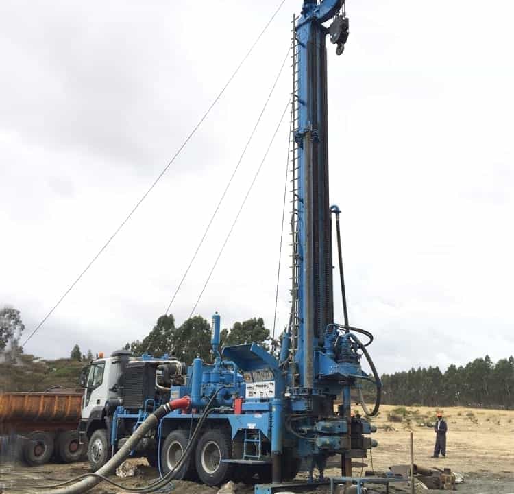 Буровая машина скважина. ESD-13 буровой станок. Буровой станок Rig 818. Буровой вращатель 1200 НМ. Буровая МГБУ-310.