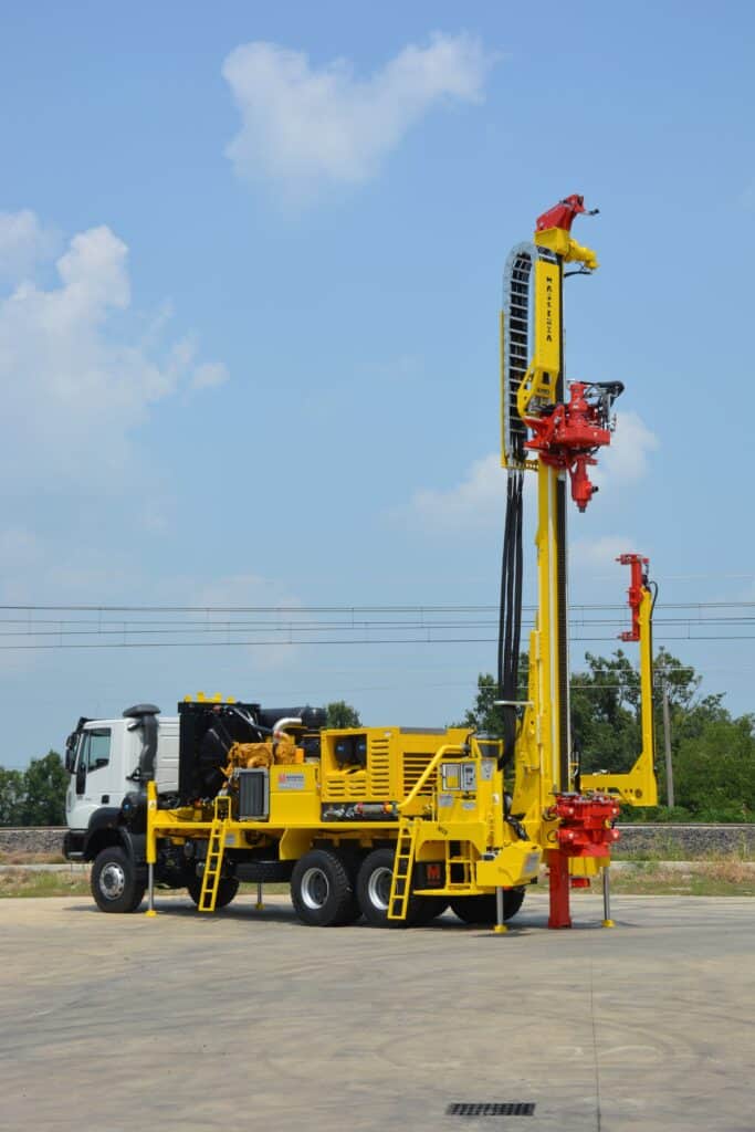 2689_Mi8 perforatrice Massenza Drilling rigs