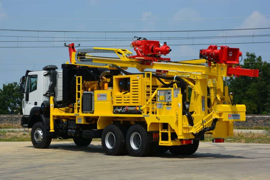 2689_Mi8 perforatrice Massenza Drilling rigs