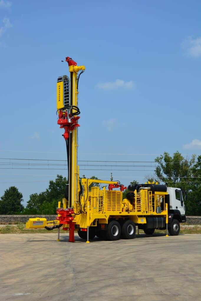 2689_Mi8 perforatrice Massenza Drilling rigs