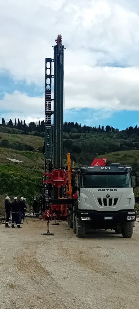 perforatrice Mi45_Massenza_Drilling_Rigs per pozzi d'acqua - cantiere Toscana