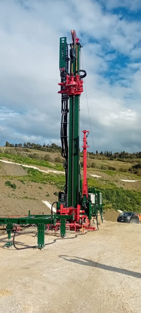 perforatrice Mi45_Massenza_Drilling_Rigs per pozzi d'acqua - cantiere Toscana