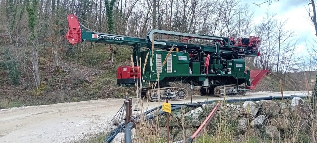 perforatrice Mi45_Massenza_Drilling_Rigs per pozzi d'acqua - cantiere Toscana